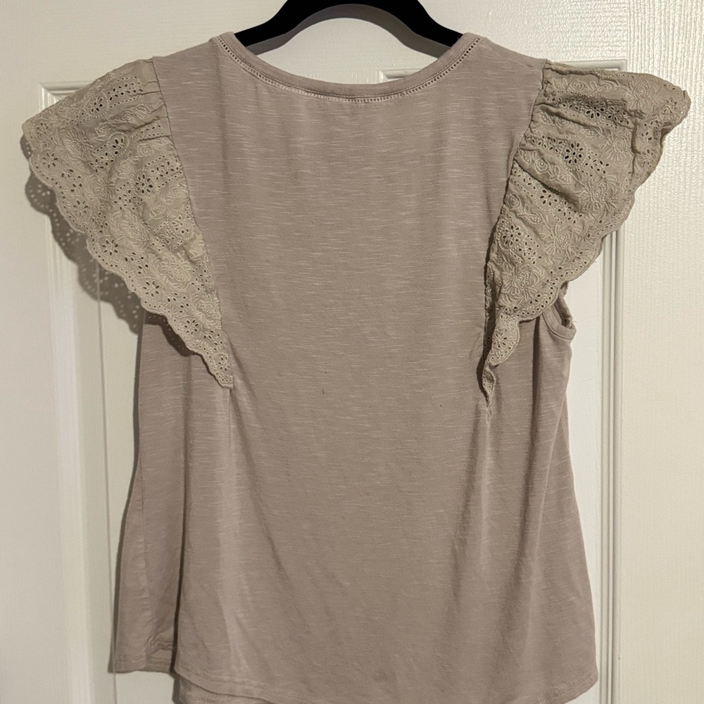 Cream Eyelet Ruffle Sleeve Top - Picture 4 of 4